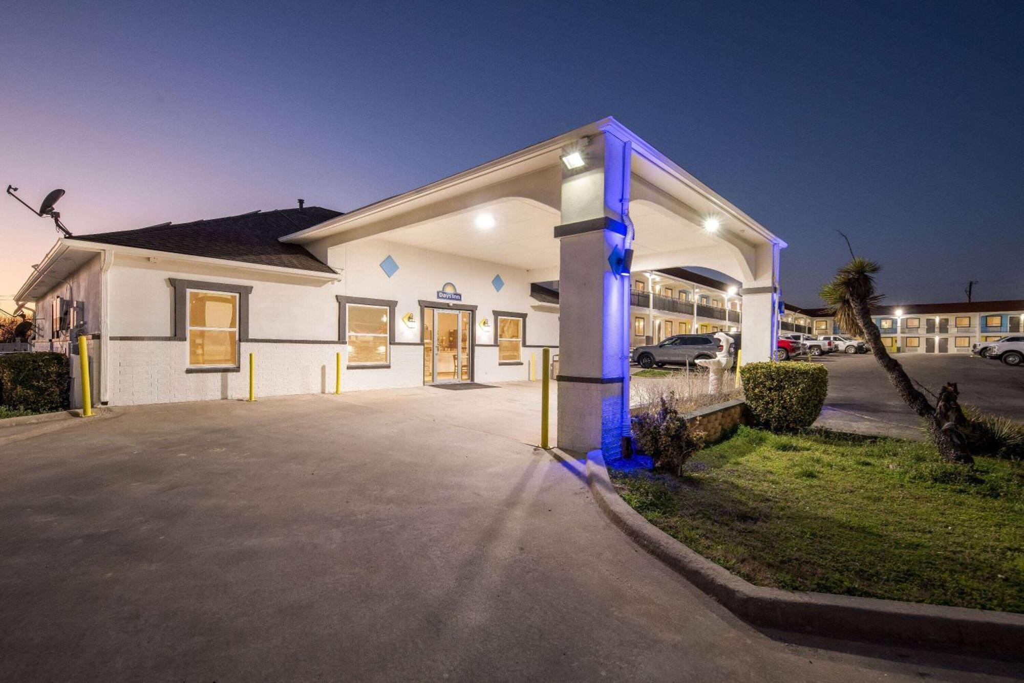 Days By Wyndham Motel